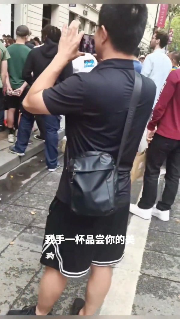 安博买球网等着哼斗杜兰特?👀网友在好意思国男篮下榻旅馆碰到徐静雨🐋体育录像/图片